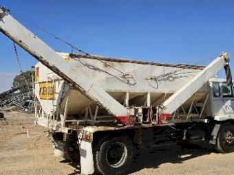 Grouper on Mitsubishi Single Drive Truck