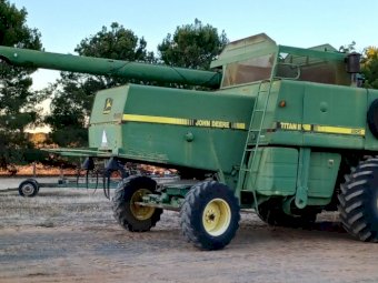 John Deere 8820 Titan II