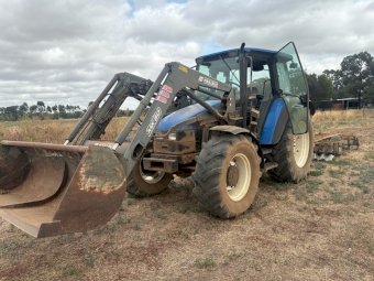 2001 New Holland TL100 Tractor with Loader