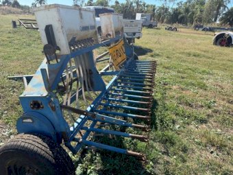 Davimac 20 run Pasture Seeder