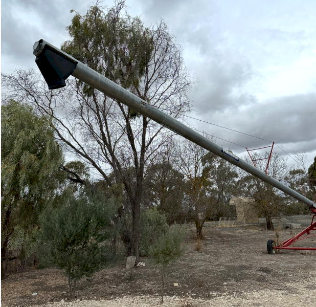 Hutchinson 72' x 10" Swingaway Auger