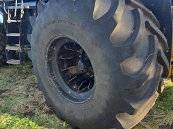 5 Goodyear 900/60-32  Tyres and Rims