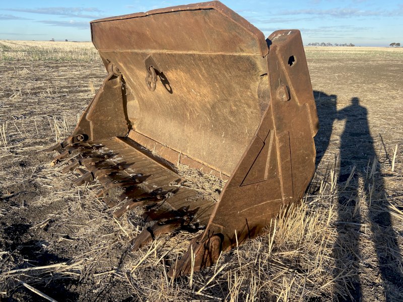 Industrial 4 in 1 Loader Bucket