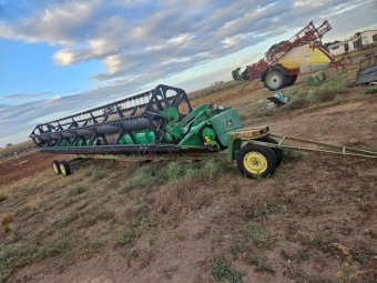 John Deere 9650 Header with 30 John Deere Front