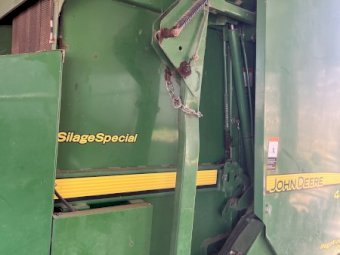John Deere 468 Round Baler