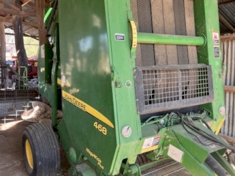 John Deere 468 Round Baler