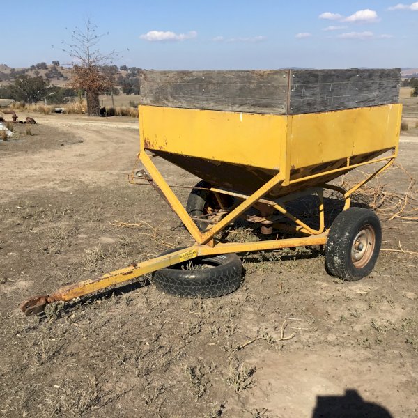 Trailing Grain Feeder