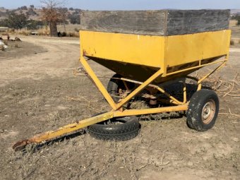 Trailing Grain Feeder