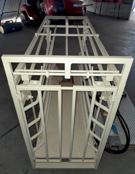 Thunderbird Super Sheep Crate and Scales