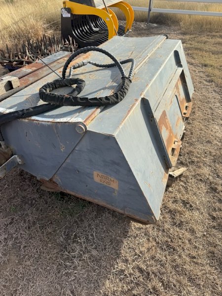 Norm Engineering JD329 Open Mouth Broom