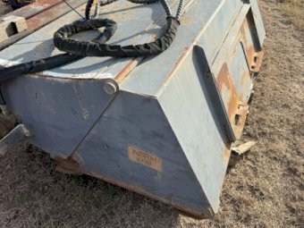 Norm Engineering JD329 Open Mouth Broom