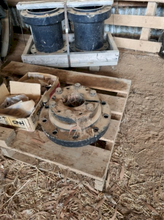 Case Magnum 250 Spacers And Hubs