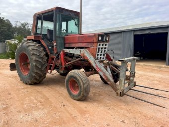 International 986B Tractor With FEL