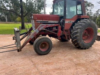 International 986B Tractor With FEL