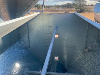 Universal Lick Sheep Feeders x 2