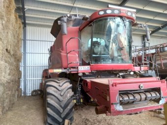 2011 Case IH 8120 Header with 2009 Case IH 2152 Draper Front on Trailer