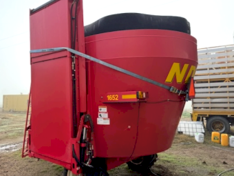 2004 NDE 1652 Vertical Feed Mixer