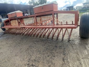 Bromar 24 run Band Seeder