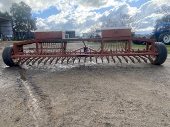 Bromar 24 run Band Seeder