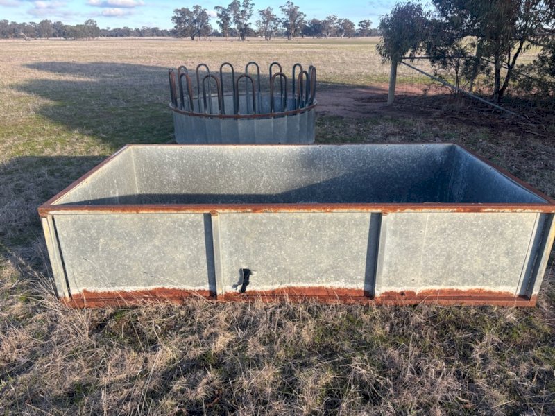 2 X Cattle Hay Feeders