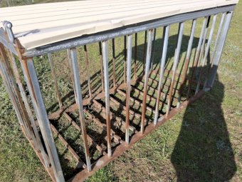 2 X Orrcon Steel Cattle Hay Feeders