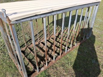 2 X Orrcon Steel Cattle Hay Feeders