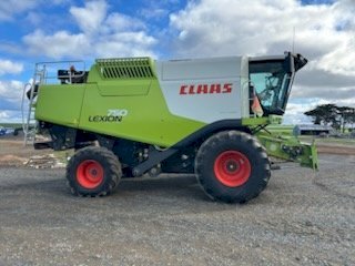 Claas 750 Header With 900 Vario And Countrywide Pick Up Front