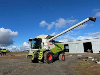 Claas 750 Header With 900 Vario And Countrywide Pick Up Front