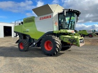 Claas 770 Header With 900 Vario And Countrywide Pick Up Front