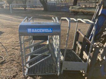 Te Pari HD4 Sheep Handler