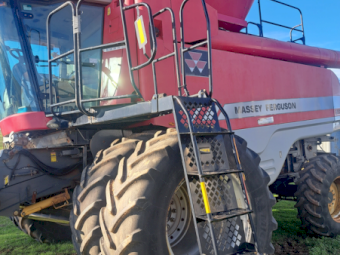 2009 Massey Ferguson 9895 Header with 36ft MF 5100 Draper Front
