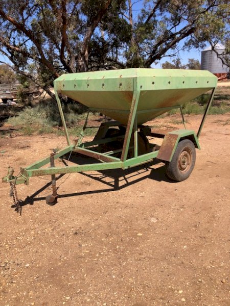 Smale Sheep Feeder