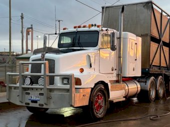 1989 Kenworth T400 Prime Mover With 1987 Borcat Trailer