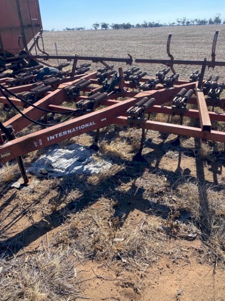 International 2-11 Scarifier