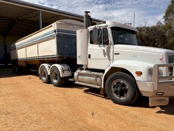 2002 Freightliner Prime Mover FL112 plus Lusty Bogie Trailer