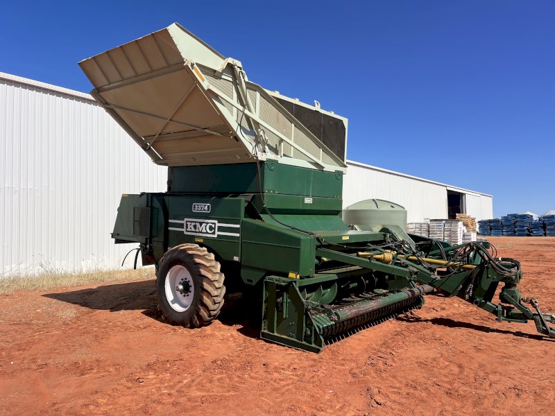 KMC 3374 Peanut Harvester