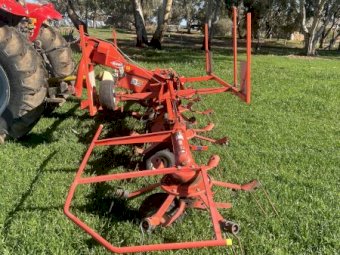 Kuhn GF 6401 Hay Rake