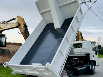 2007 ISUZU NPR200 TIPPER