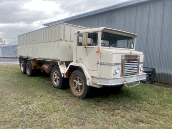 1972 International Acco C 1800 8 Wheeler Tipper