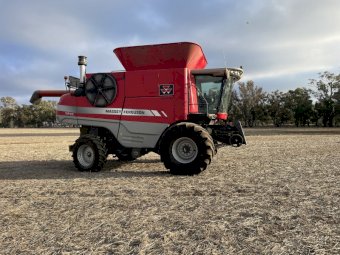 2011 Massey Ferguson 9895 Header with 40ft 9250 Draper Front and Trailer