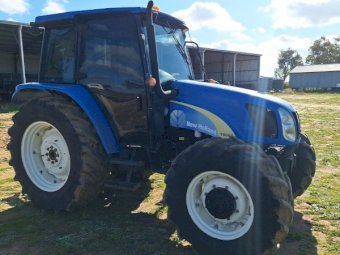 2013 New Holland T5060 Tractor