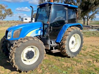 2013 New Holland T5060 Tractor