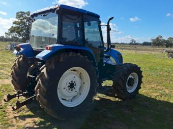 2013 New Holland T5060 Tractor
