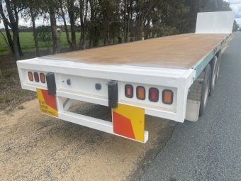 1998 Krueger Flat Top Trailer