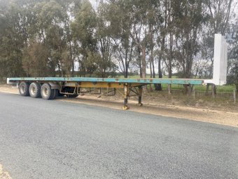 1998 Krueger Flat Top Trailer