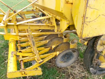 Conner Shea 14 Disc Seeder and Fertilizer Box