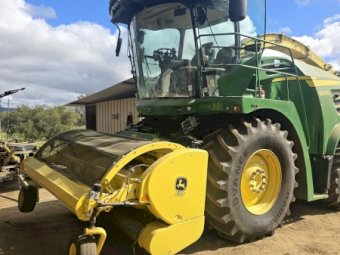John Deere 8500 Self Propelled Forage Harvester