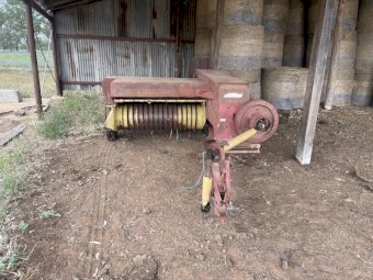 New Holland 275 Baler