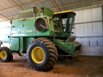 1985 John Deere 8820 Header With 930 Front And Trailer