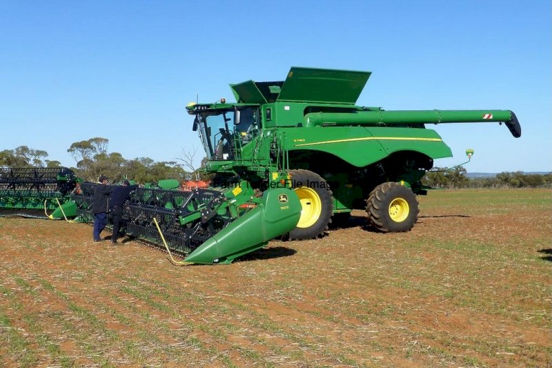 WANTED John Deere S780 Header and Front